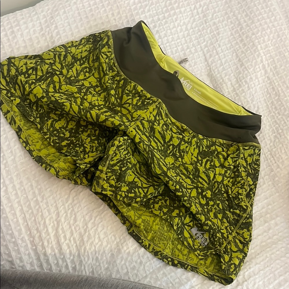 Stylish Green Patterned Women's Shorts
